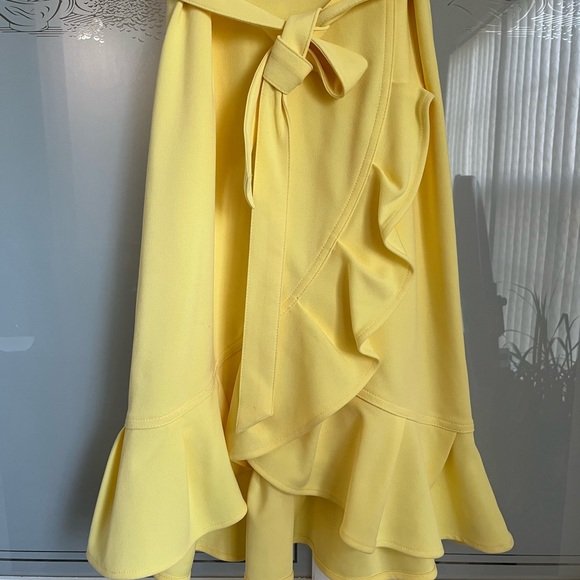 Calvin Klein Women's Yellow Ruffled Tulip-hem Short Sleeve Back Zip Crepe Dress - Picture 8 of 15